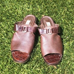 Brighton slides in Croco embossed brown leather